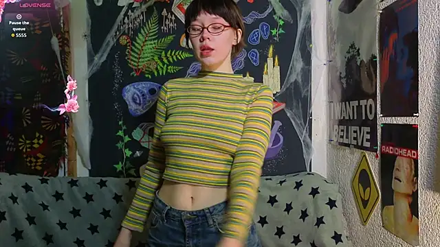 Snapshot of ReincarnatedAngel chatting on November 16, 2025, 9:31 pm ReincarnatedAngel online show from November 16, 2025, 9:31 pm