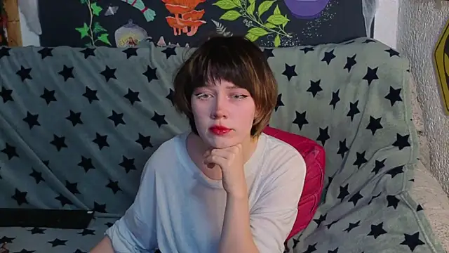 Snapshot of ReincarnatedAngel chatting on November 19, 2025, 11:10 am ReincarnatedAngel online show from November 19, 2025, 11:10 am