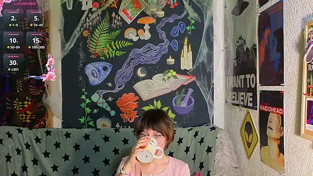 Snapshot of ReincarnatedAngel chatting on November 24, 2025, 8:30 pm ReincarnatedAngel online show from November 24, 2025, 8:30 pm