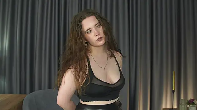 YuriFout online show from November 11, 2025, 11:10 am