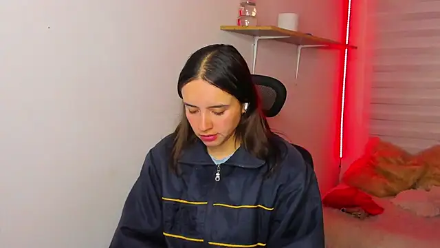 Emily Lindey online show from November 23, 2025, 3:17 am