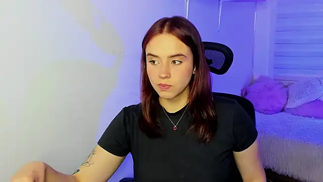 Emily Lindey online show from December 17, 2025, 3:34 am