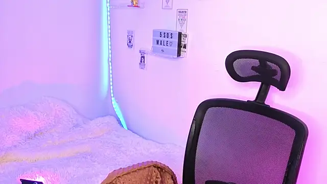 Emily Lindey online show from February 19, 2026, 8:21 am