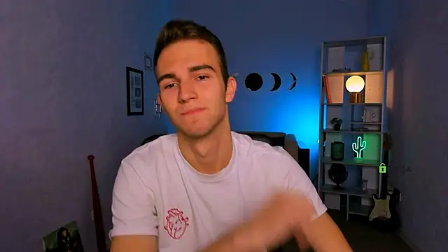 astren villo online show from November 9, 2025, 1:31 pm