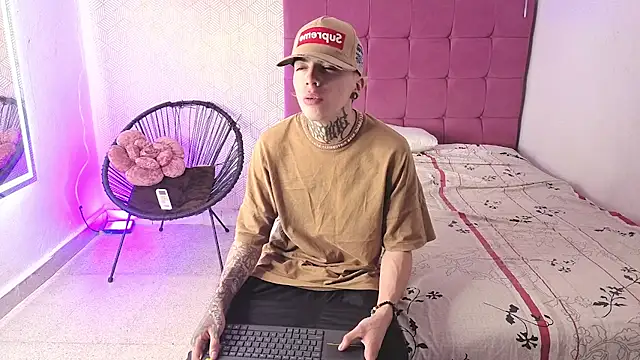 lily and wan online show from November 2, 2025, 10:06 am