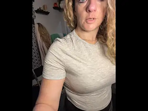 queenkelly1234 online show from November 23, 2025, 7:46 pm