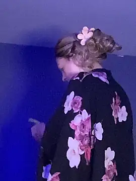 queenkelly1234 online show from March 12, 2026, 4:57 pm