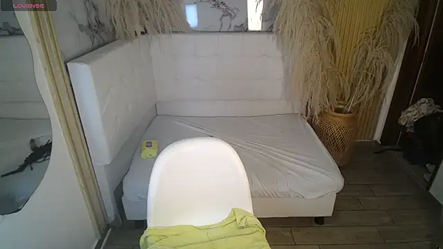 Snapshot of _Pamelamilf chatting on December 4, 2025, 6:49 pm Pamelamilf online show from December 4, 2025, 6:49 pm