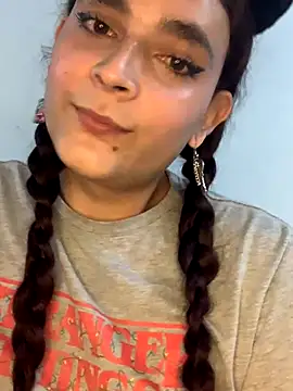 Snapshot of La-Gatiita-trans chatting on November 3, 2025, 12:13 am La-Gatiita-trans online show from November 3, 2025, 12:13 am