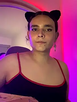 Snapshot of La-Gatiita-trans chatting on November 11, 2025, 2:22 am La-Gatiita-trans online show from November 11, 2025, 2:22 am