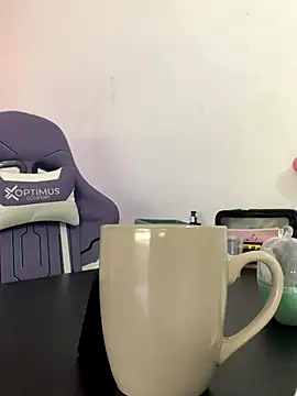 Snapshot of La-Gatiita-trans chatting on November 15, 2025, 2:24 pm La-Gatiita-trans online show from November 15, 2025, 2:24 pm