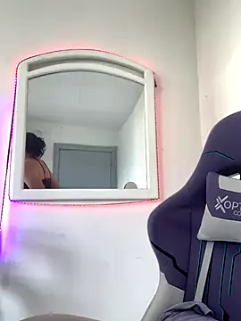 Snapshot of La-Gatiita-trans chatting on November 22, 2025, 8:41 pm La-Gatiita-trans online show from November 22, 2025, 8:41 pm