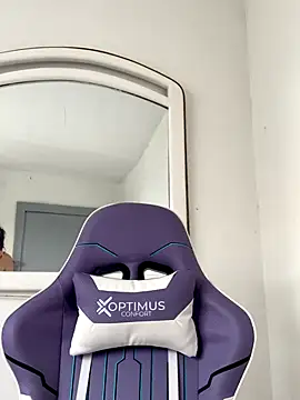 Snapshot of La-Gatiita-trans chatting on November 29, 2025, 2:09 pm La-Gatiita-trans online show from November 29, 2025, 2:09 pm