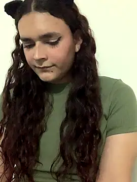 Snapshot of La-Gatiita-trans chatting on December 5, 2025, 4:21 am La-Gatiita-trans online show from December 5, 2025, 4:21 am