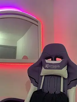 Snapshot of La-Gatiita-trans chatting on December 15, 2025, 4:33 pm La-Gatiita-trans online show from December 15, 2025, 4:33 pm