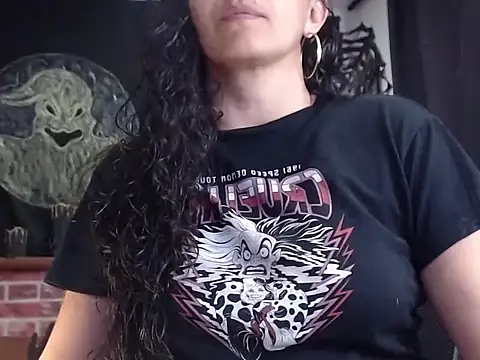 Lucyy Naugthy online show from October 30, 2025, 12:39 pm