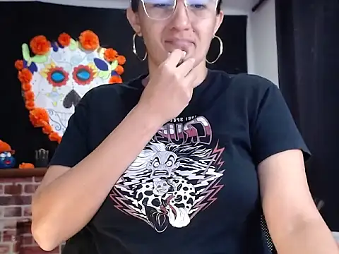 Lucyy Naugthy online show from November 21, 2025, 11:53 am