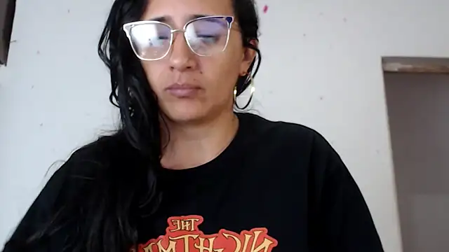 Lucyy Naugthy online show from December 18, 2025, 1:06 pm