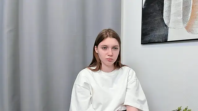 RoslynArcuo online show from October 18, 2025, 5:14 pm