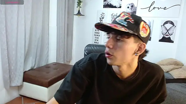 AmethystShadow17 online show from November 9, 2025, 4:05 pm