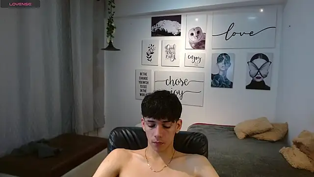 AmethystShadow17 online show from November 30, 2025, 2:43 pm