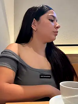 Snapshot of GODDESS_zyrene chatting on November 17, 2025, 10:26 pm GODDESS zyrene online show from November 17, 2025, 10:26 pm