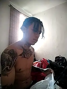 Snapshot of Overinktt chatting on November 10, 2025, 5:45 pm Overinktt online show from November 10, 2025, 5:45 pm