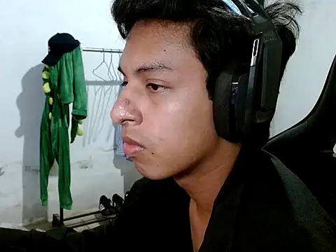 Snapshot of Collucci chatting on December 21, 2025, 2:51 am Collucci online show from December 21, 2025, 2:51 am