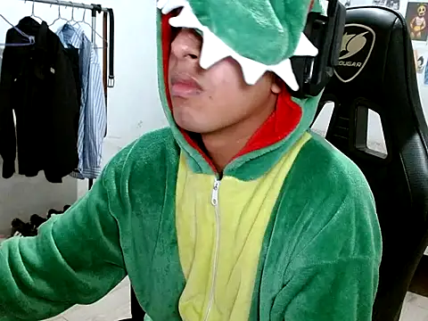 Snapshot of Collucci chatting on December 22, 2025, 3:03 am Collucci online show from December 22, 2025, 3:03 am