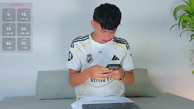 Axel Cody  online show from June 1, 2026, 1:13 pm
