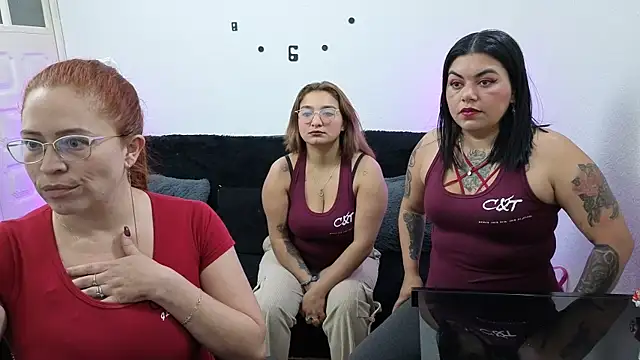 Snapshot of lesb_milf chatting on November 29, 2025, 4:15 am lesb milf online show from November 29, 2025, 4:15 am