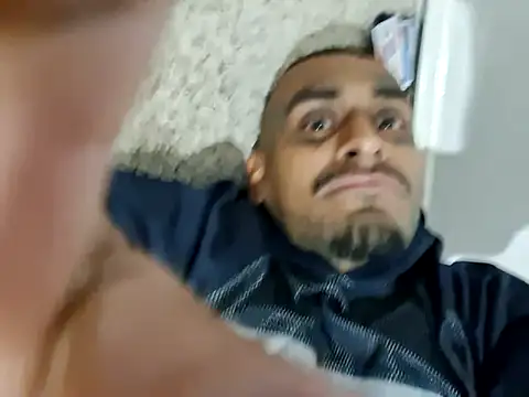 Snapshot of hardsddsosn chatting on November 2, 2025, 9:00 am hardsddsosn online show from November 2, 2025, 9:00 am