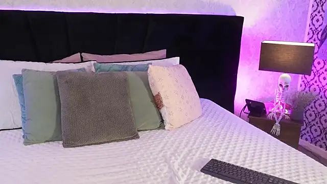 mariianna lopez  online show from March 16, 2026, 7:29 pm