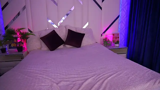 Snapshot of CuteeFoxy chatting on October 23, 2025, 1:54 pm CuteeFoxy online show from October 23, 2025, 1:54 pm