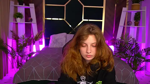 Snapshot of CuteeFoxy chatting on November 14, 2025, 2:16 pm CuteeFoxy online show from November 14, 2025, 2:16 pm