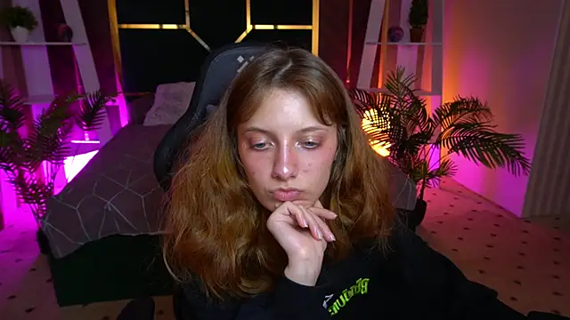 Snapshot of CuteeFoxy chatting on November 18, 2025, 2:54 pm CuteeFoxy online show from November 18, 2025, 2:54 pm