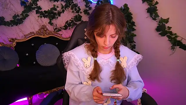 Snapshot of CuteeFoxy chatting on November 28, 2025, 2:53 pm CuteeFoxy online show from November 28, 2025, 2:53 pm