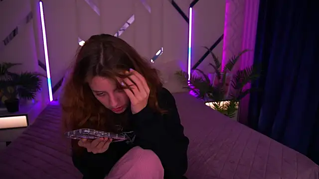 Snapshot of CuteeFoxy chatting on December 5, 2025, 2:47 pm CuteeFoxy online show from December 5, 2025, 2:47 pm