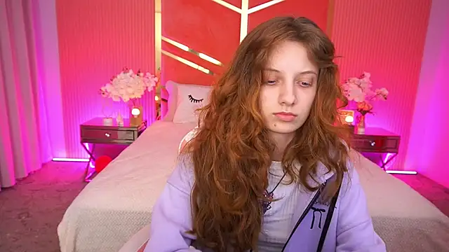 Snapshot of CuteeFoxy chatting on December 17, 2025, 1:50 pm CuteeFoxy online show from December 17, 2025, 1:50 pm