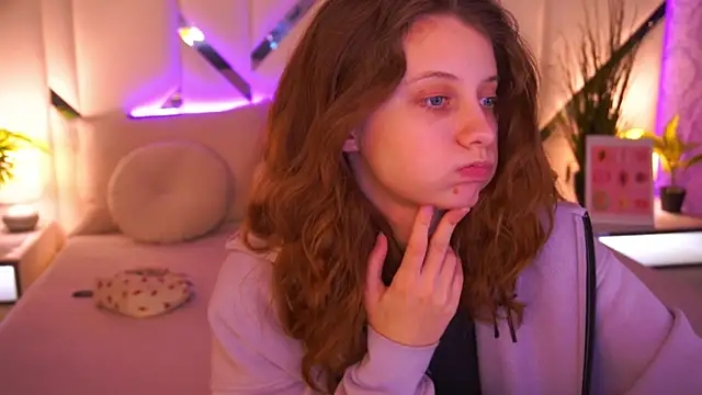 CuteeFoxy online show from March 6, 2026, 1:29 pm