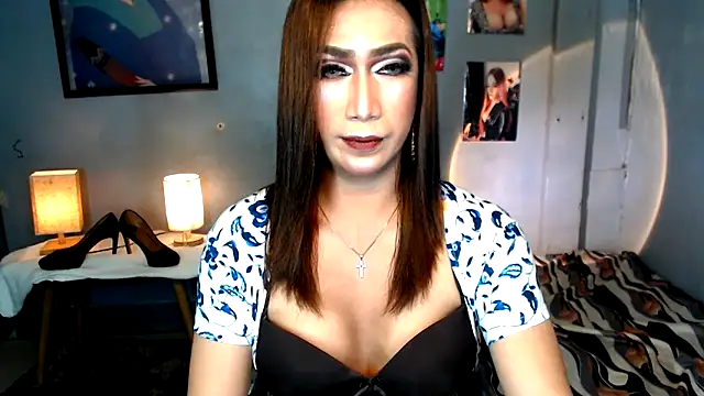 littleredbunny27 online show from April 10, 2026, 12:32 pm