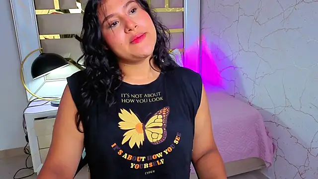 luna jonezz online show from November 6, 2025, 11:11 am