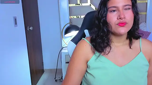 luna jonezz online show from November 19, 2025, 11:21 am