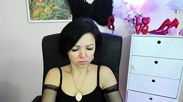 Snapshot of Mollybloom40 chatting on March 4, 2026, 7:36 am Mollybloom40 online show from March 4, 2026, 7:36 am