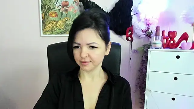 Snapshot of Mollybloom40 chatting on March 10, 2026, 7:24 am Mollybloom40 online show from March 10, 2026, 7:24 am