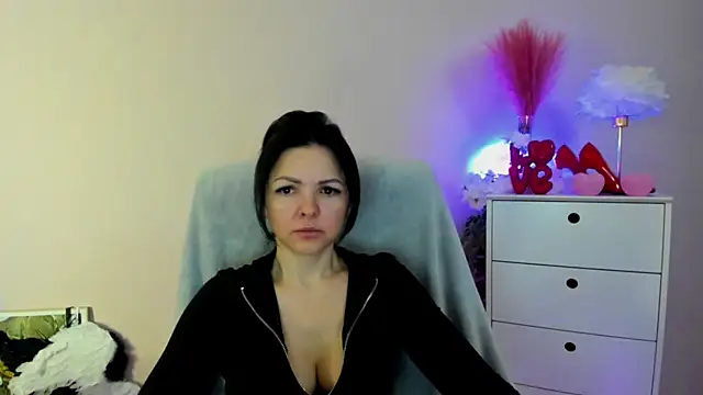 Snapshot of Mollybloom40 chatting on March 25, 2026, 7:36 am Mollybloom40 online show from March 25, 2026, 7:36 am