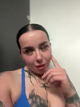 Snapshot of lucycoxxoxo chatting on May 15, 2026, 11:23 pm lucycoxxoxo online show from May 15, 2026, 11:23 pm