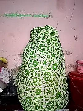 Strip Hotty242 online show from November 18, 2025, 3:05 pm