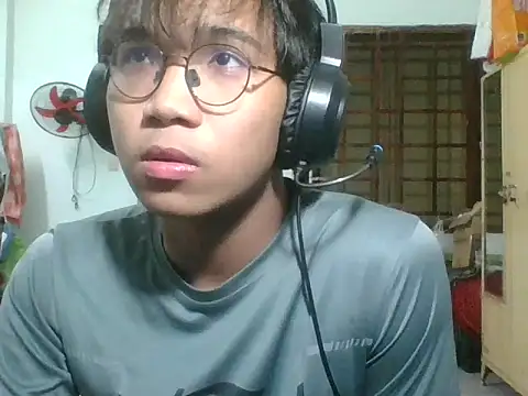 Snapshot of kave2033 chatting on November 2, 2025, 2:52 pm kave2033 online show from November 2, 2025, 2:52 pm