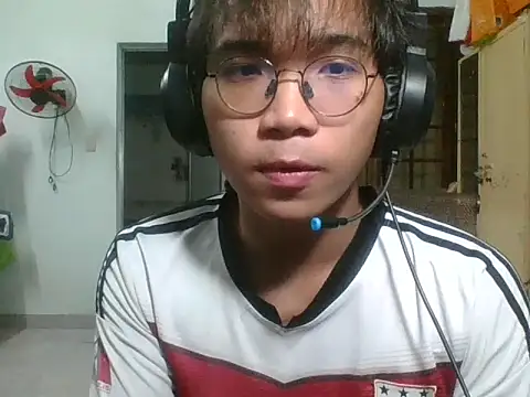 Snapshot of kave2033 chatting on November 3, 2025, 3:24 pm kave2033 online show from November 3, 2025, 3:24 pm
